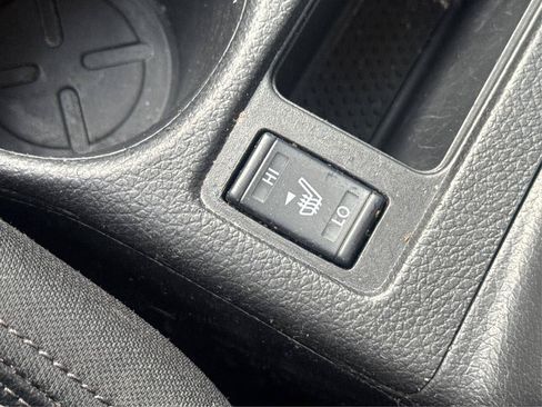 Used 2018 Nissan Rogue SL FWD image 25