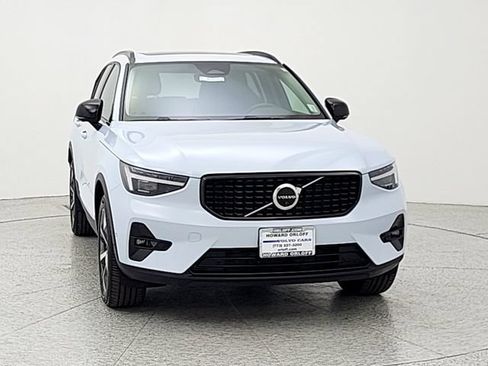 Certified 2026 Volvo XC40 B5 Plus AWD/4WD image 2