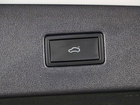 Used 2024 Volkswagen Tiguan SE image 29