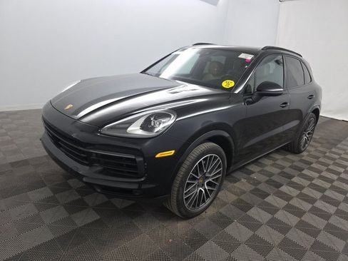 Used 2019 Porsche Cayenne w/ Premium Package image 1
