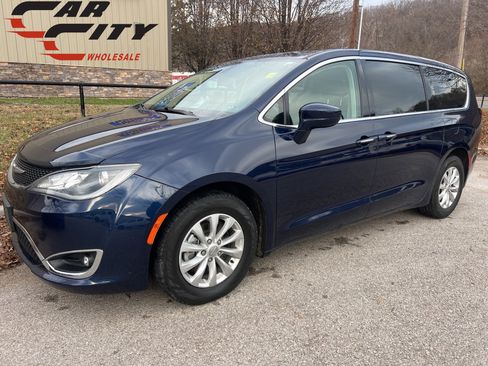 Used 2019 Chrysler Pacifica Touring Plus w/ Cold Weather Group image 1