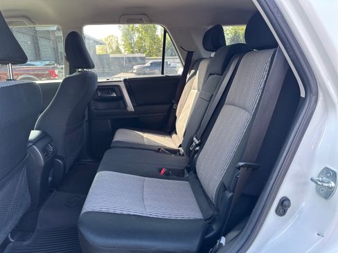Used 2020 Toyota 4Runner SR5 AWD/4WD image 10