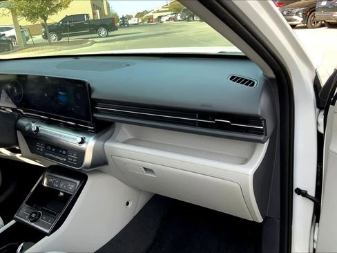 Used 2025 Hyundai Kona SEL image 18