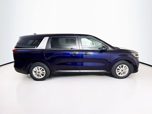 Used 2024 Kia Carnival LX image 2