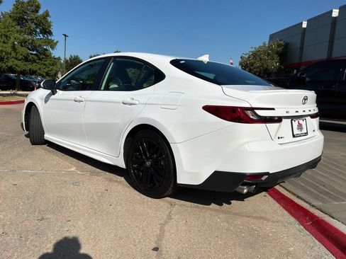 Used 2026 Toyota Camry SE FWD image 8