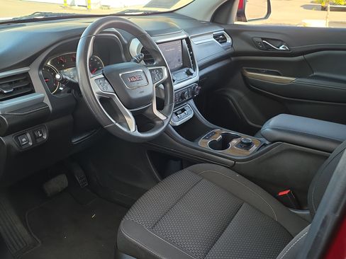 Used 2023 GMC Acadia SLE image 12