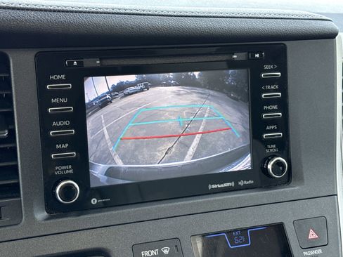Used 2020 Toyota Sienna XLE Premium image 28
