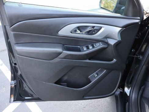 Used 2021 Chevrolet Traverse LT image 26