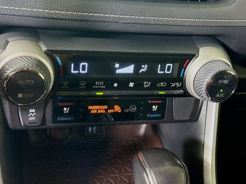 Used 2019 Toyota RAV4 Limited w/ Cold Weather Package AWD/4WD image 17