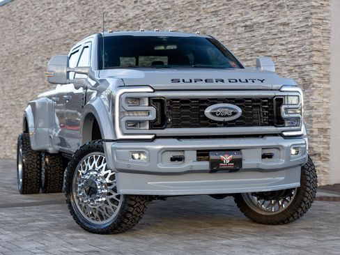 Used 2025 Ford F450 Platinum image 1