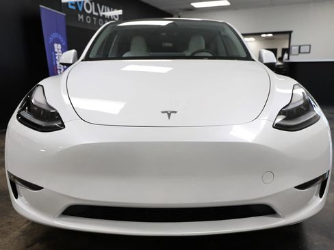 Used 2024 Tesla Model Y Long Range AWD/4WD image 5