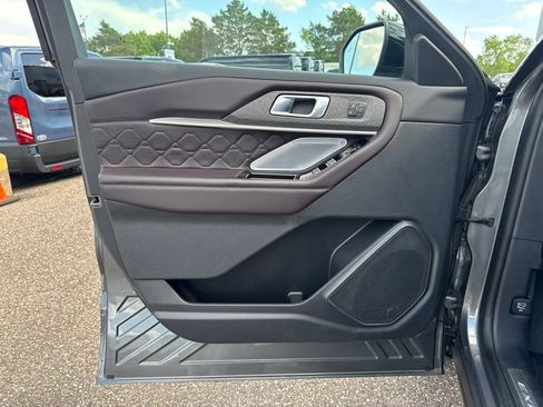 Certified 2025 Ford Explorer Platinum w/ Ultimate Package AWD/4WD image 27