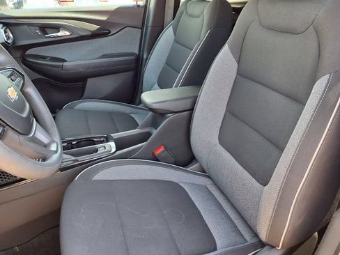 Used 2023 Chevrolet TrailBlazer LT w/ Convenience Package FWD image 3