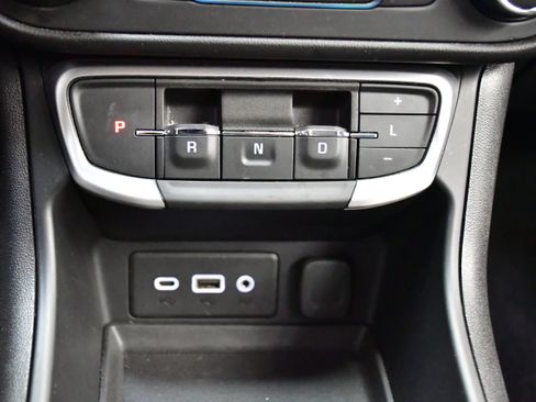 Used 2024 GMC Terrain SLE image 29