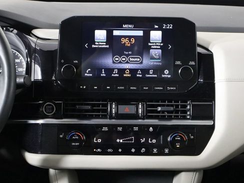 Used 2024 Nissan Pathfinder SL w/ Black Appearance Package FWD image 25