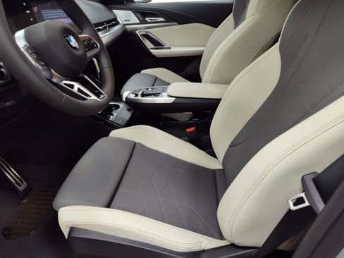 Used 2025 BMW X2 xDrive28i w/ Premium Package image 5