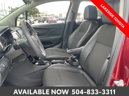Used 2022 Buick Encore Preferred AWD/4WD image 27