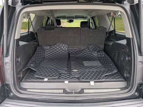 Used 2018 Chevrolet Suburban Premier RWD image 13