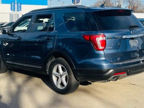 Used 2018 Ford Explorer XLT w/ Equipment Group 202A image 5