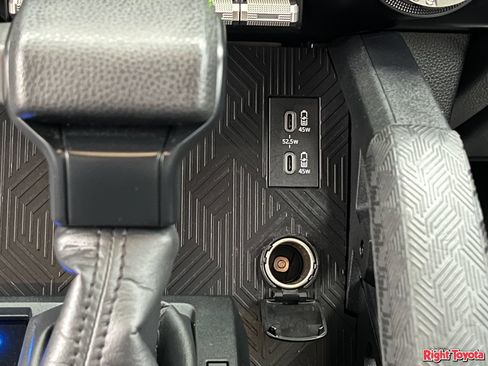 Certified 2025 Toyota 4Runner SR5 AWD/4WD image 27