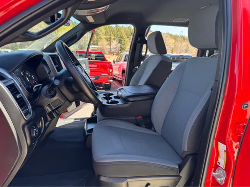 Used 2024 RAM 2500 Big Horn w/ Bed Utility Group image 9