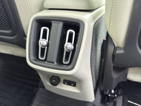 Used 2022 Volvo XC40 T5 Momentum w/ Premium Package image 27