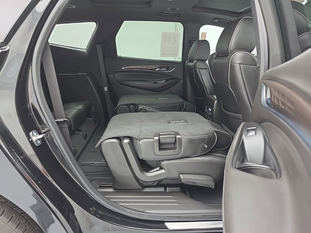 Used 2024 Buick Enclave Avenir w/ Avenir Technology Package AWD/4WD image 54