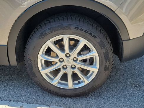 Used 2023 Cadillac XT4 Luxury w/ Cold Weather Package FWD image 13