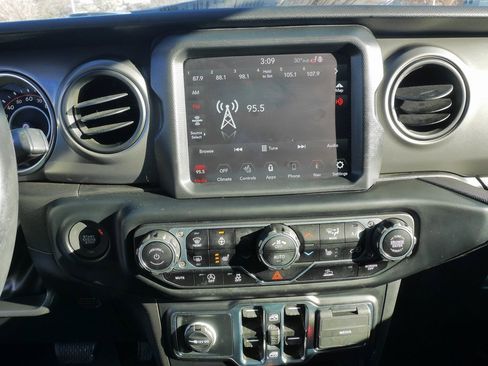 Used 2022 Jeep Gladiator Willys image 26