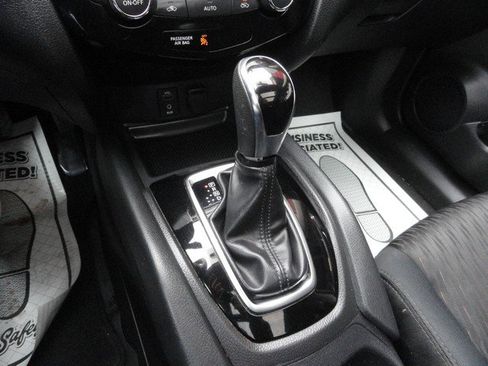 Used 2017 Nissan Rogue SV image 15