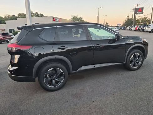 Used 2025 Nissan Rogue SV FWD image 3