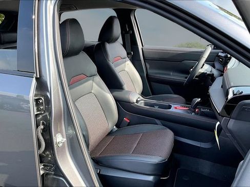 New 2026 Nissan Kicks SR w/ Cold Weather Package FWD image 10