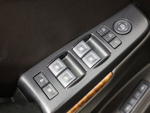 Used 2019 Chevrolet Suburban Premier AWD/4WD image 25
