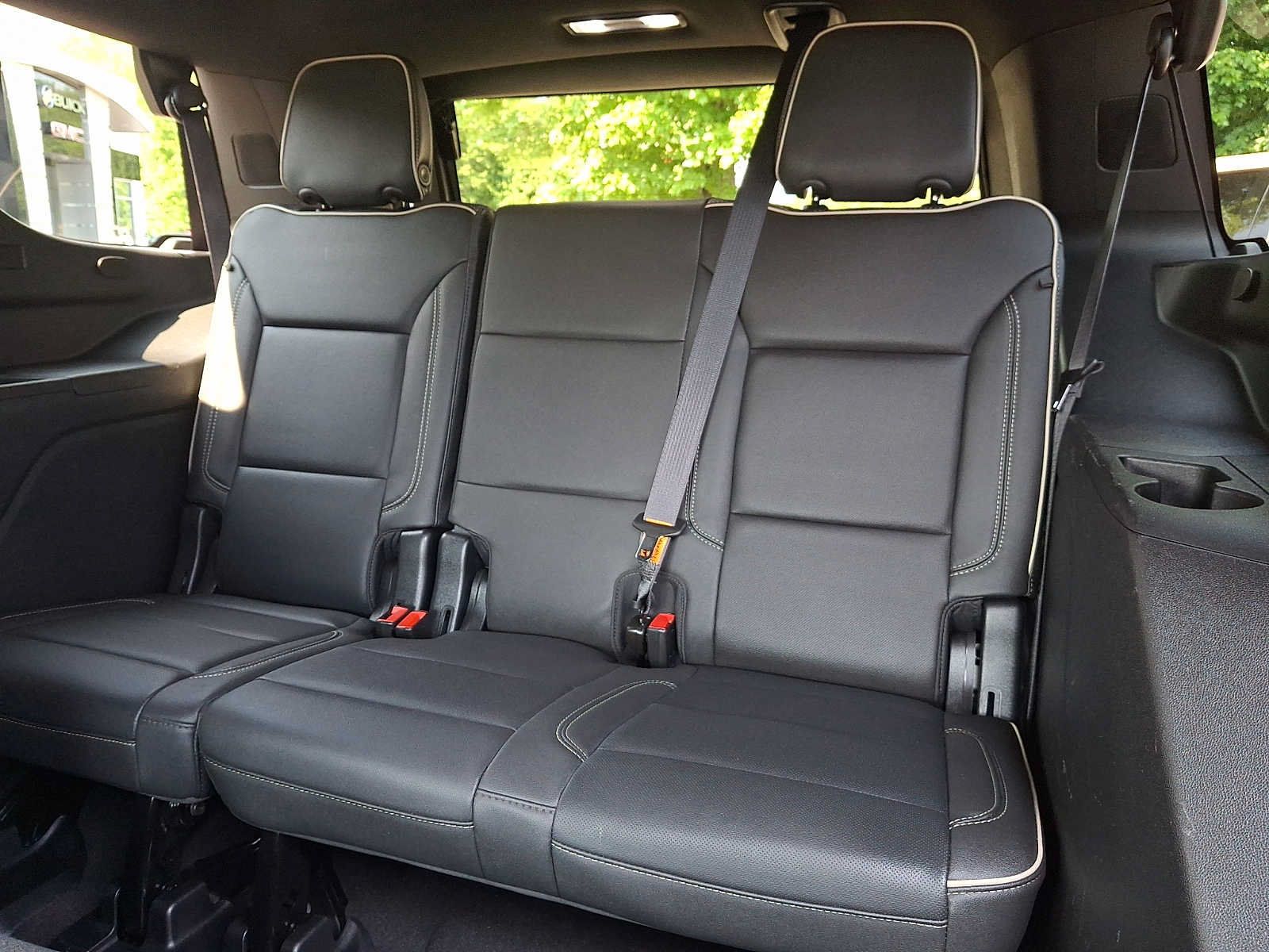 Used 2024 GMC Yukon SLT w/ SLT Luxury Package AWD/4WD image 14