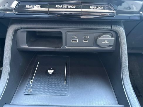 Used 2024 Honda Pilot Touring image 17