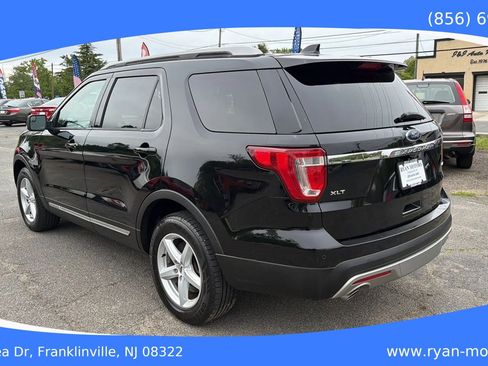 Used 2017 Ford Explorer XLT AWD/4WD image 7