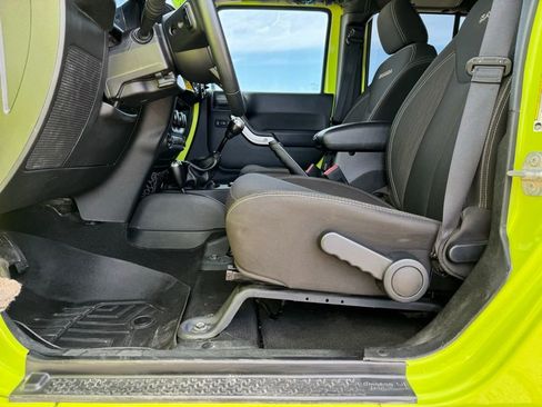 Certified 2016 Jeep Wrangler Unlimited Sahara w/ Connectivity Group image 11