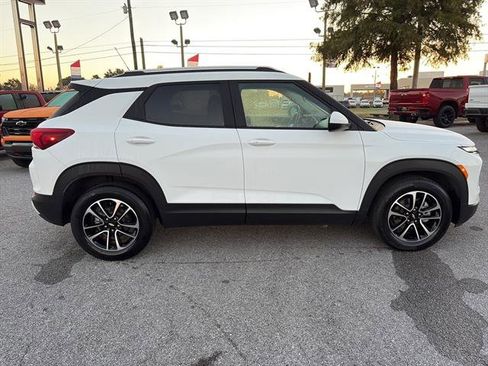 Used 2024 Chevrolet TrailBlazer LT w/ Driver Confidence Package image 8