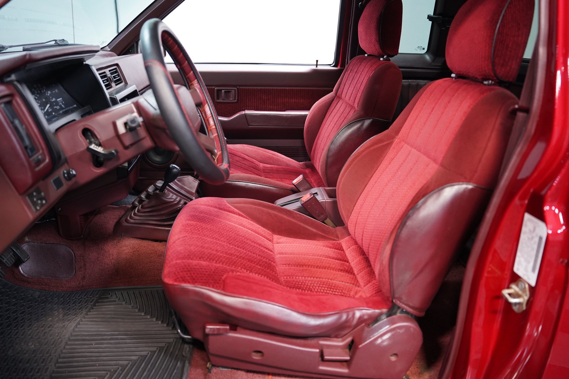 Used 1991 Nissan Pickup 4x4 King Cab V6 image 29