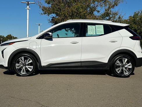 Used 2022 Chevrolet Bolt EUV LT w/ Convenience Package FWD image 7