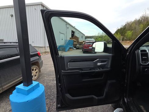 Used 2021 RAM 2500 Big Horn image 8