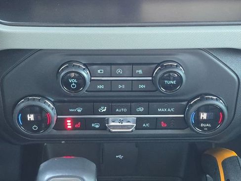 Used 2023 Ford Bronco Badlands w/ Sasquatch Package image 31