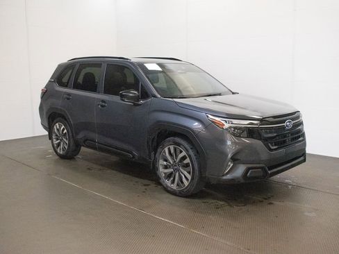 Used 2025 Subaru Forester Touring AWD/4WD image 1