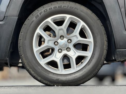 Used 2018 Jeep Renegade Latitude image 28