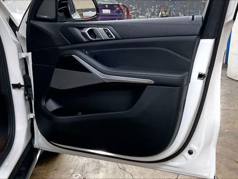 Used 2021 BMW X5 xDrive40i w/ Premium Package image 26