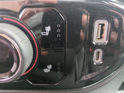 Used 2022 Chevrolet Silverado 1500 LT image 16