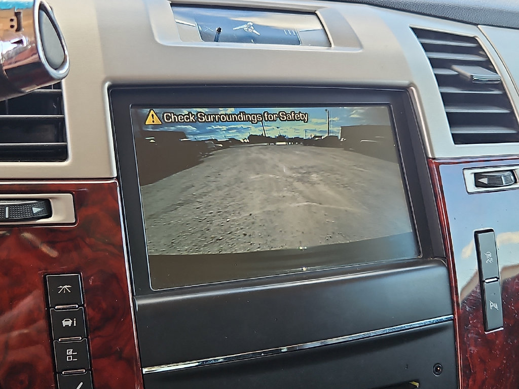 Used 2011 Cadillac Escalade Luxury RWD image 23