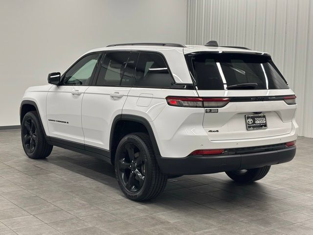 Used 2023 Jeep Grand Cherokee Altitude AWD/4WD image 4