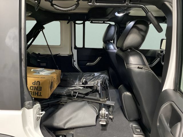 Used 2015 Jeep Wrangler Unlimited Rubicon AWD/4WD image 21