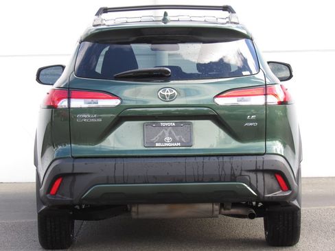 Used 2022 Toyota Corolla Cross LE w/ Moonroof Package AWD/4WD image 7